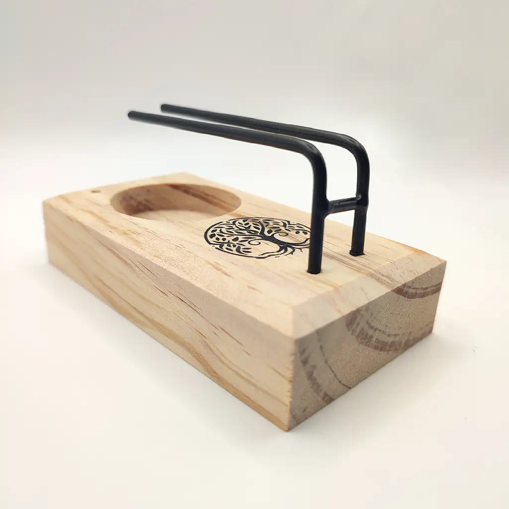 Quemador artesanal de madera con Árbol de la Vida y soporte metálico para palo santo