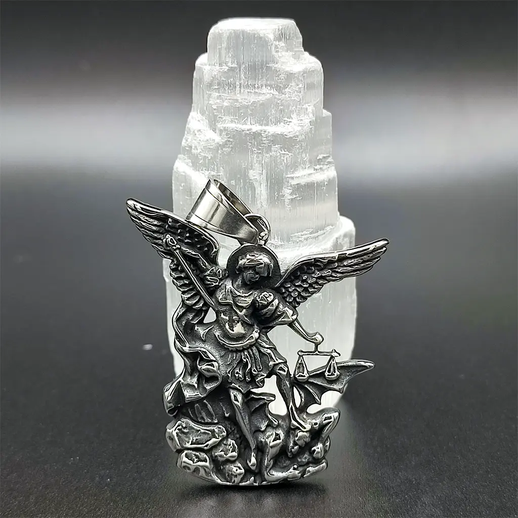 Colgante de acero inoxidable con Arcángel San Miguel 42x38 mm
