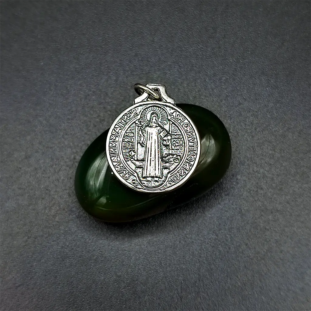 Medalla de San Benito en plata de ley 20x16 mm