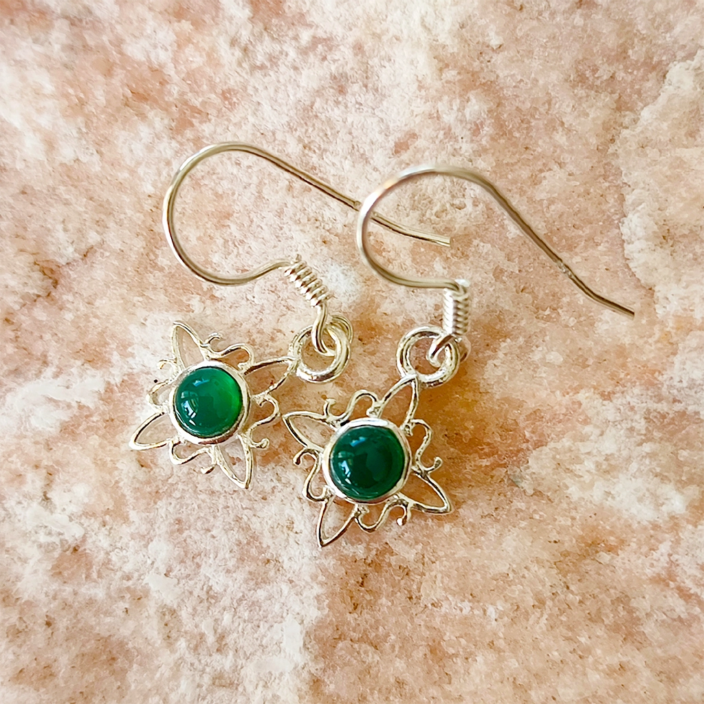 Pendientes de plata con piedra de aventurina verde y diseño de Nudo de Bruja