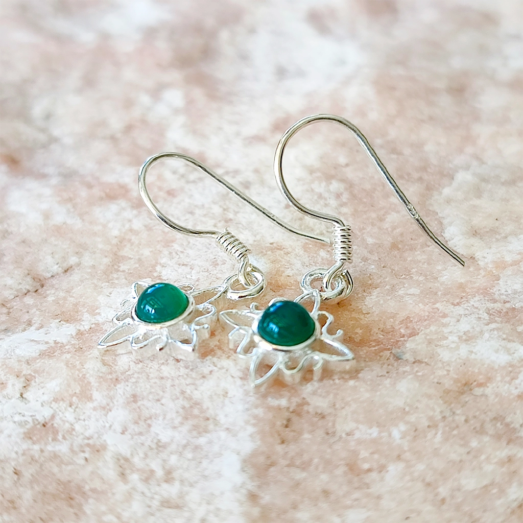 Pendientes de plata con piedra de aventurina verde y diseño de Nudo de Bruja