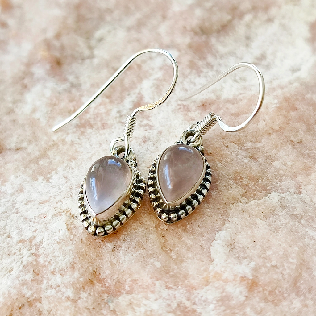 Pendientes de plata con piedra cuarzo rosa en forma de lágrima
