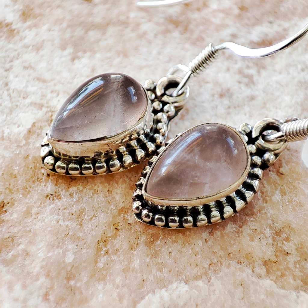 Pendientes de plata con piedra cuarzo rosa en forma de lágrima