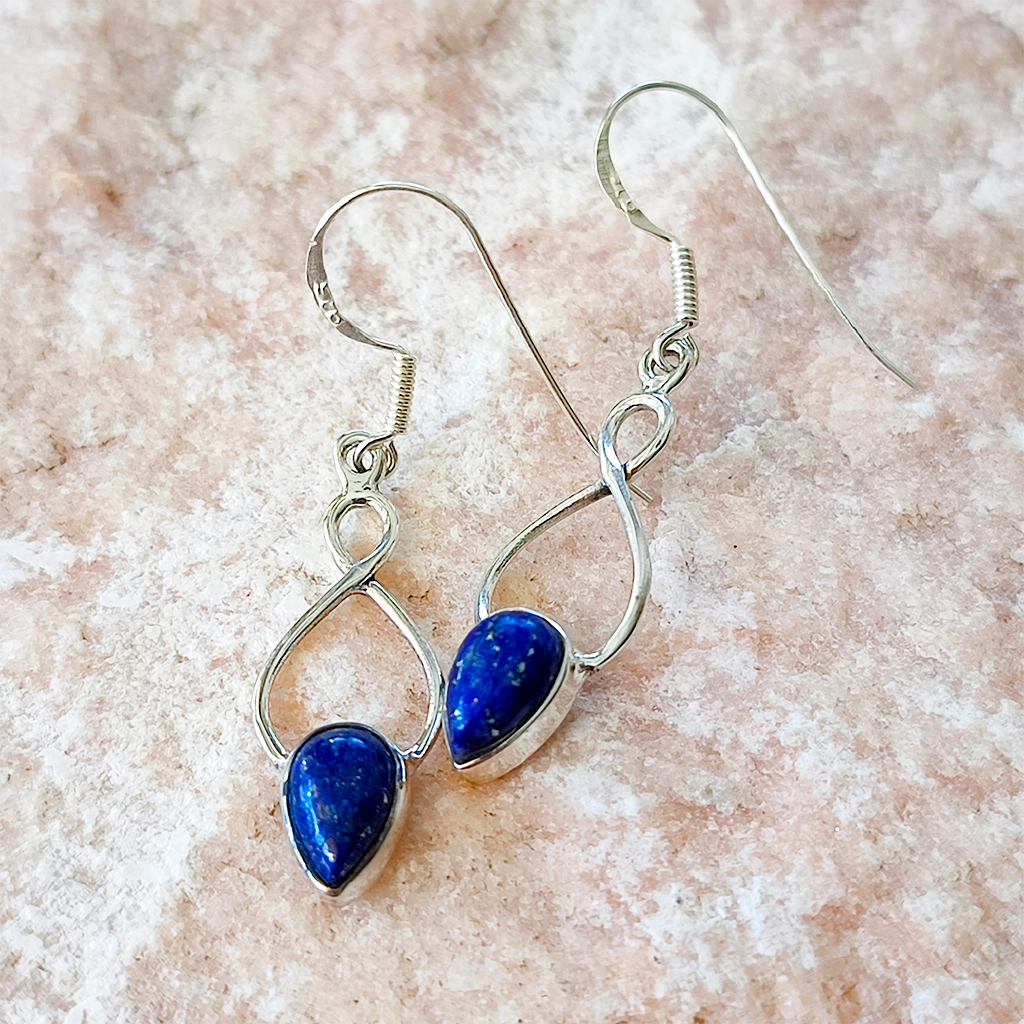 Pendientes de plata con piedra lapislázuli y diseño de infinito en forma de lágrima