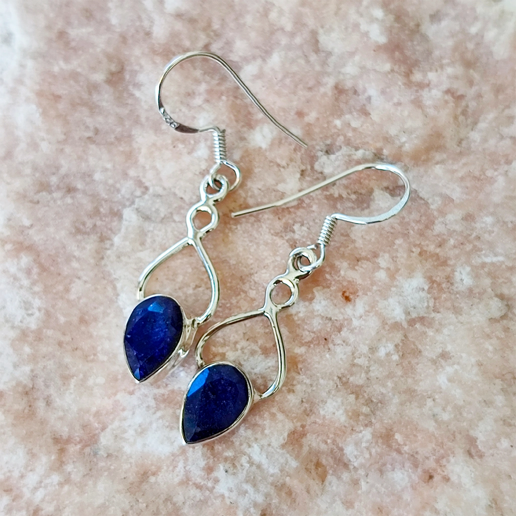 Pendientes de plata 925 con piedra zafiro en forma de lágrima e inspiración en el símbolo del infinito