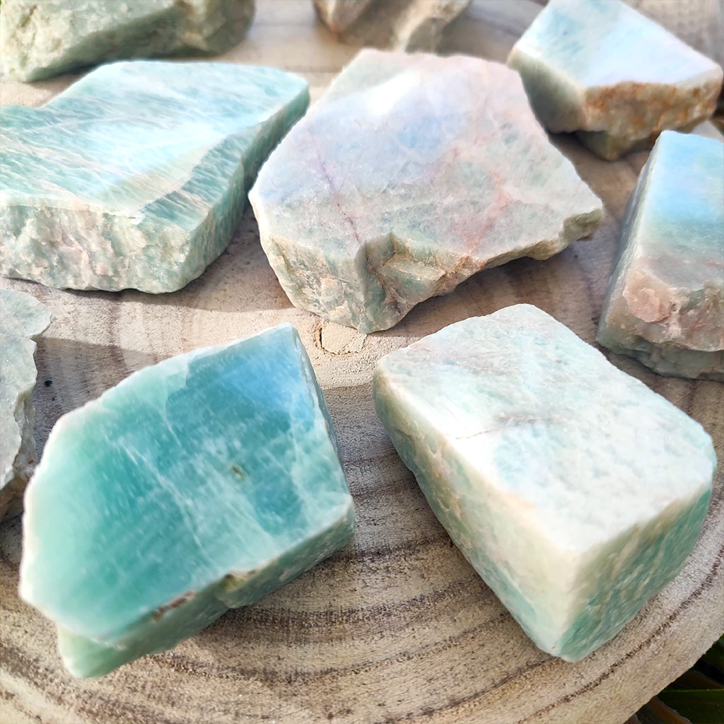 Piedra de amazonita semipulida para armonía y protección energética