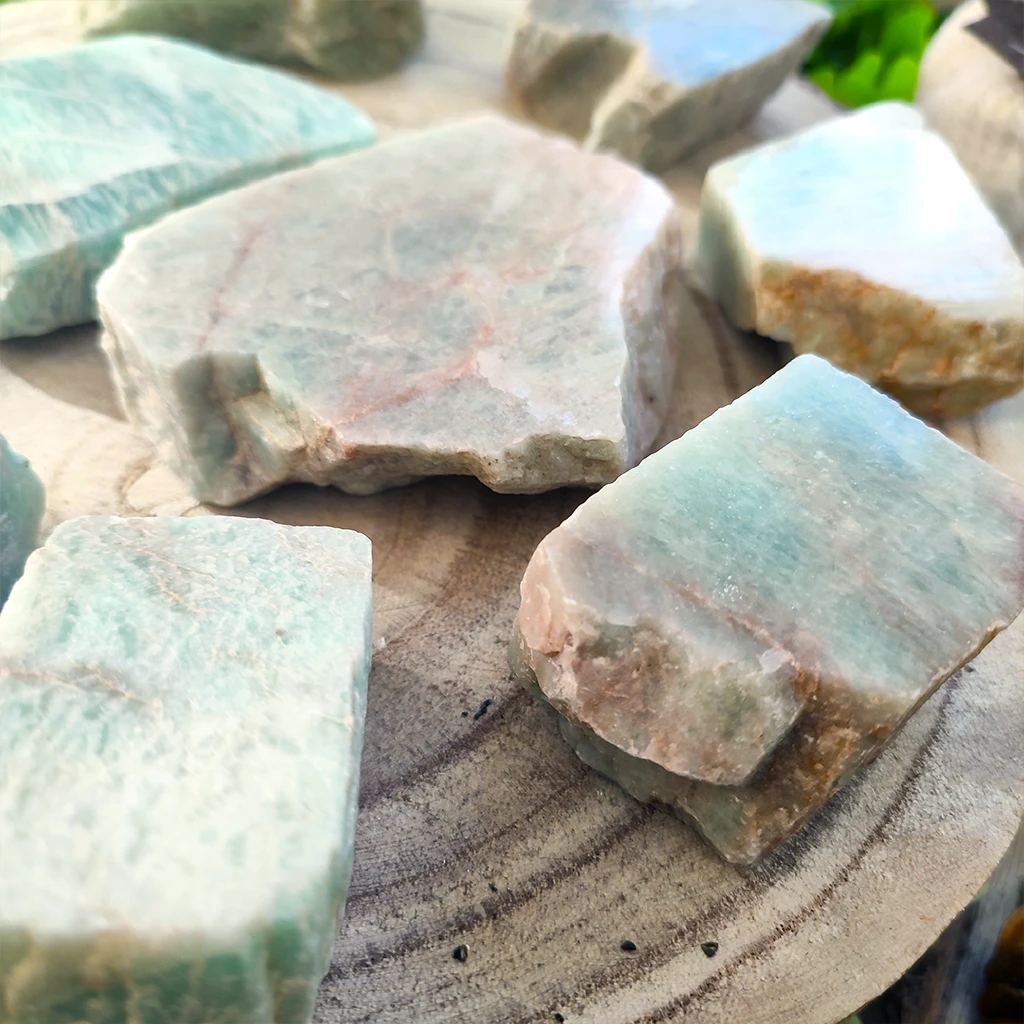 Piedra de amazonita semipulida para armonía y protección energética