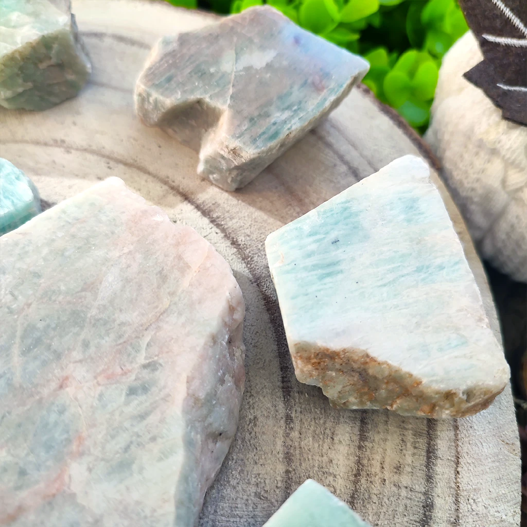 Piedra de amazonita semipulida para armonía y protección energética