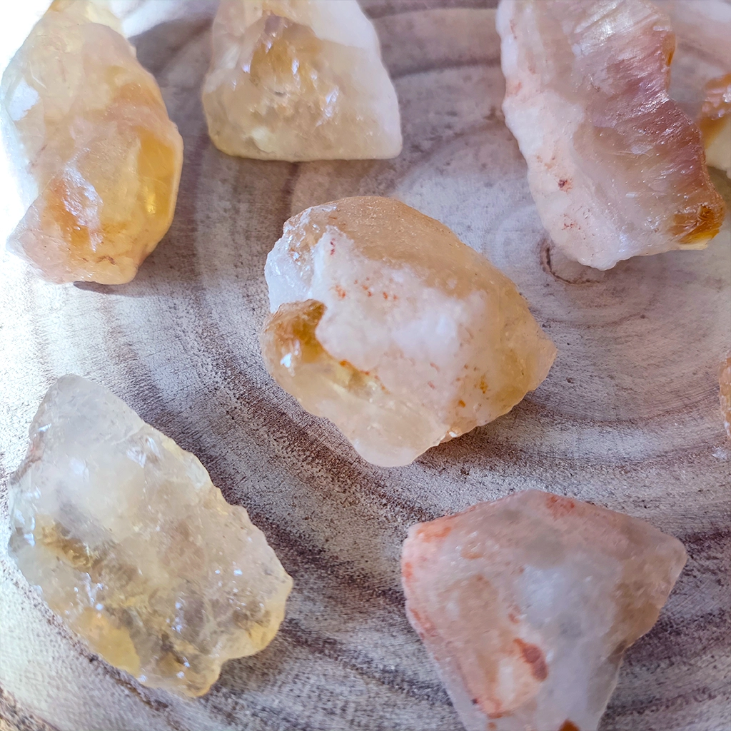 Piedra de citrino en bruto para abundancia y prosperidad