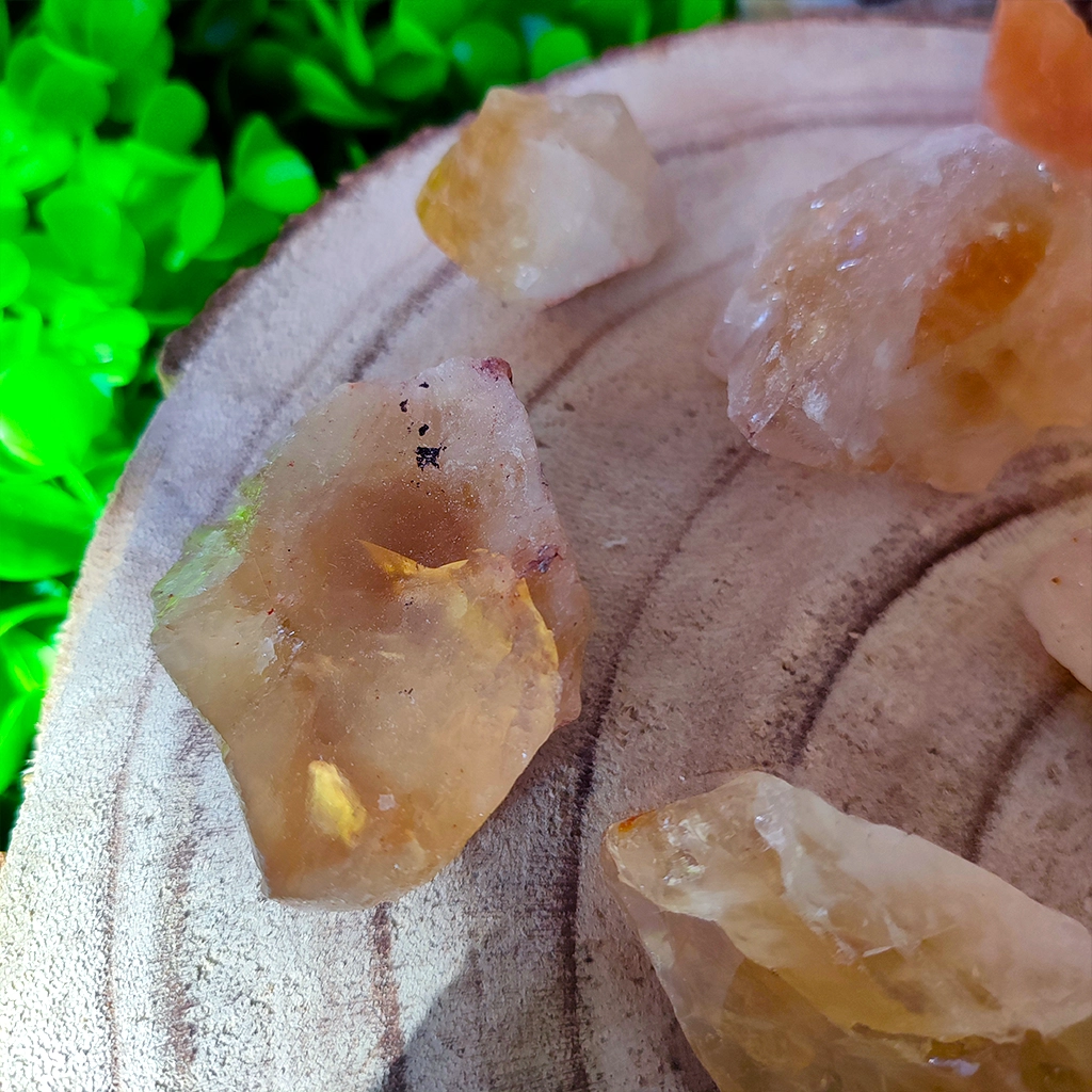 Piedra de citrino en bruto para abundancia y prosperidad