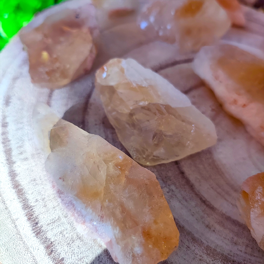 Piedra de citrino en bruto para abundancia y prosperidad