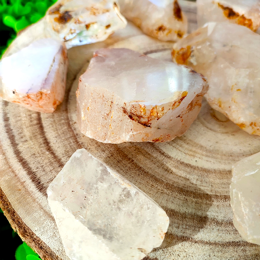 Piedra de cuarzo cristal ferruginoso para enraizamiento y protección