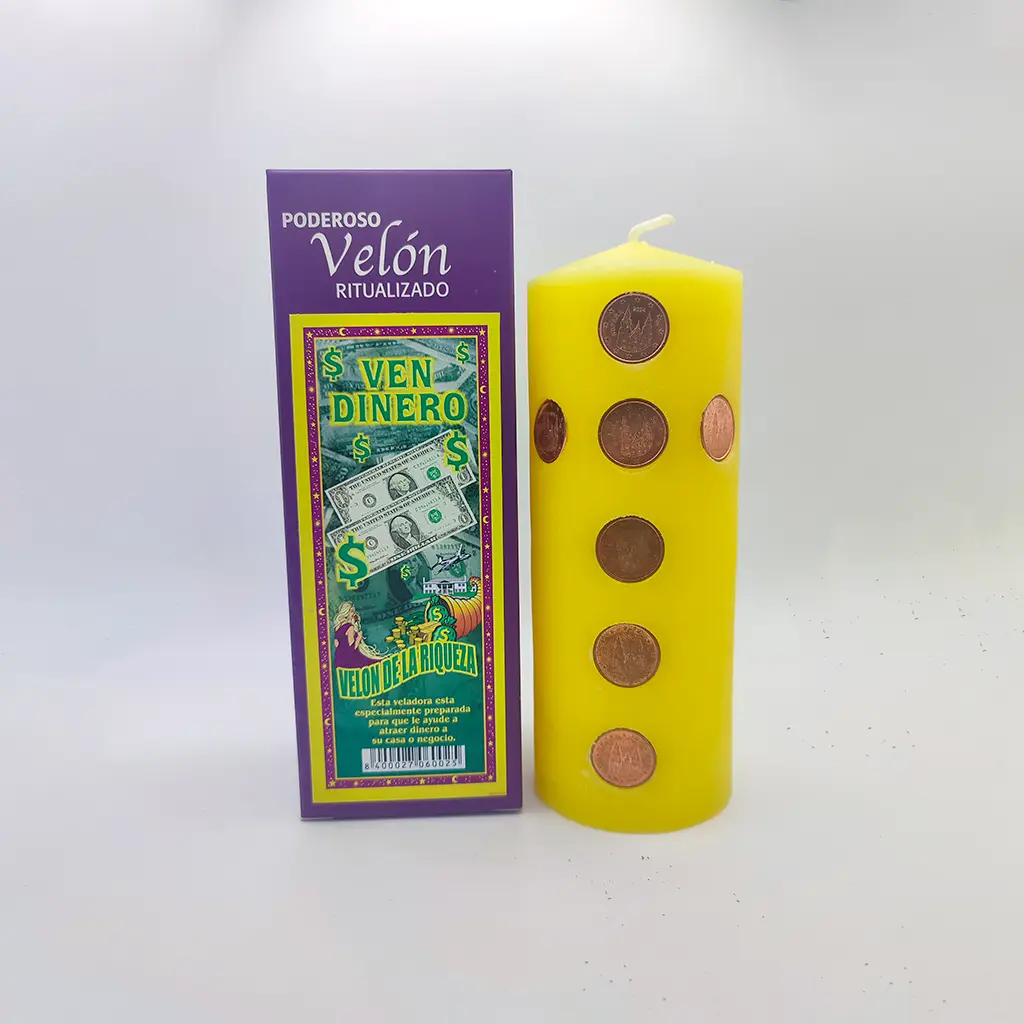 Velón ritualizado amarillo con monedas incrustadas para atraer dinero y riqueza
