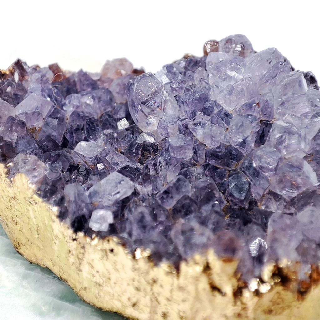 Colgante de drusa de amatista natural con baño dorado en el contorno