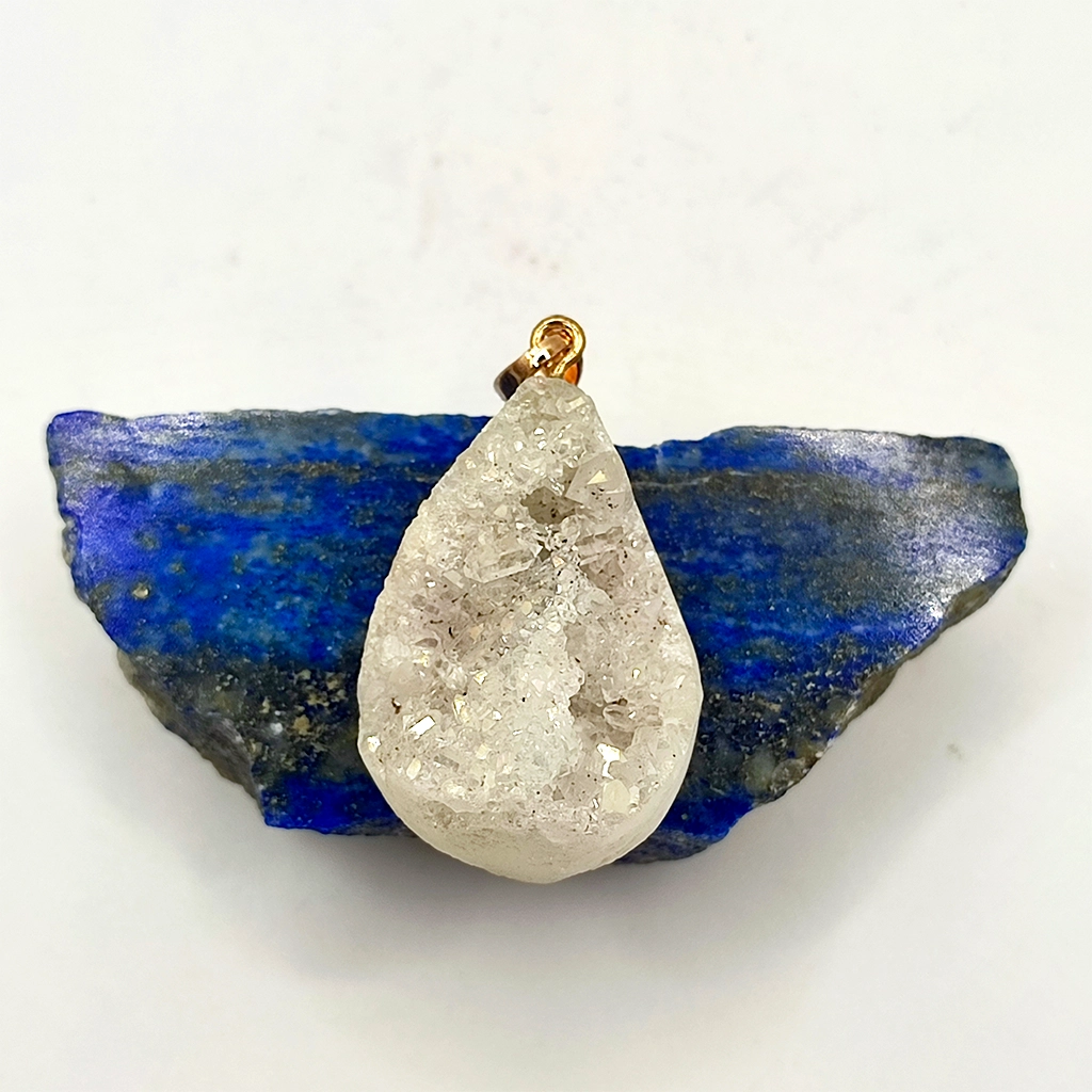 Colgante de drusa Aqua Aura en cuarzo cristal con enganche de acero inoxidable