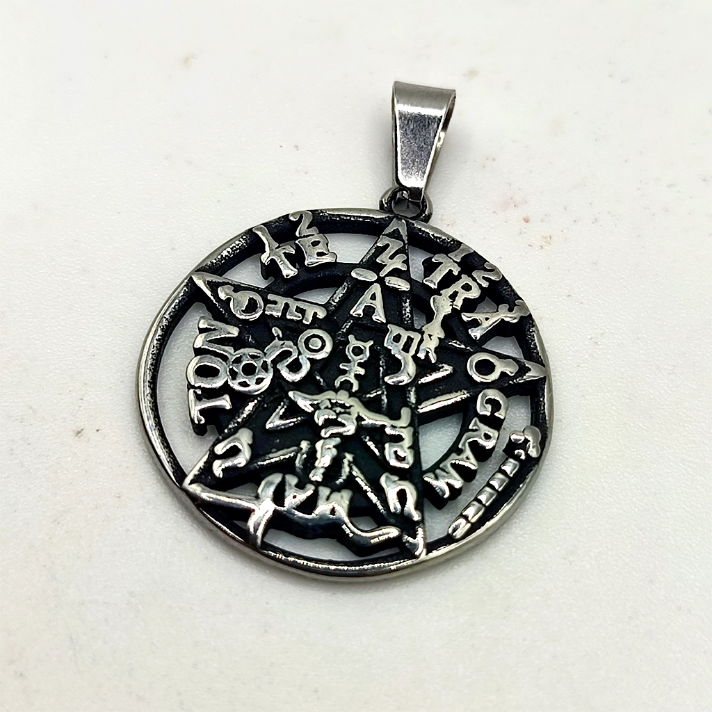 Colgante Tetragrammatón 3D en acero inoxidable efecto envejecido 24 mm