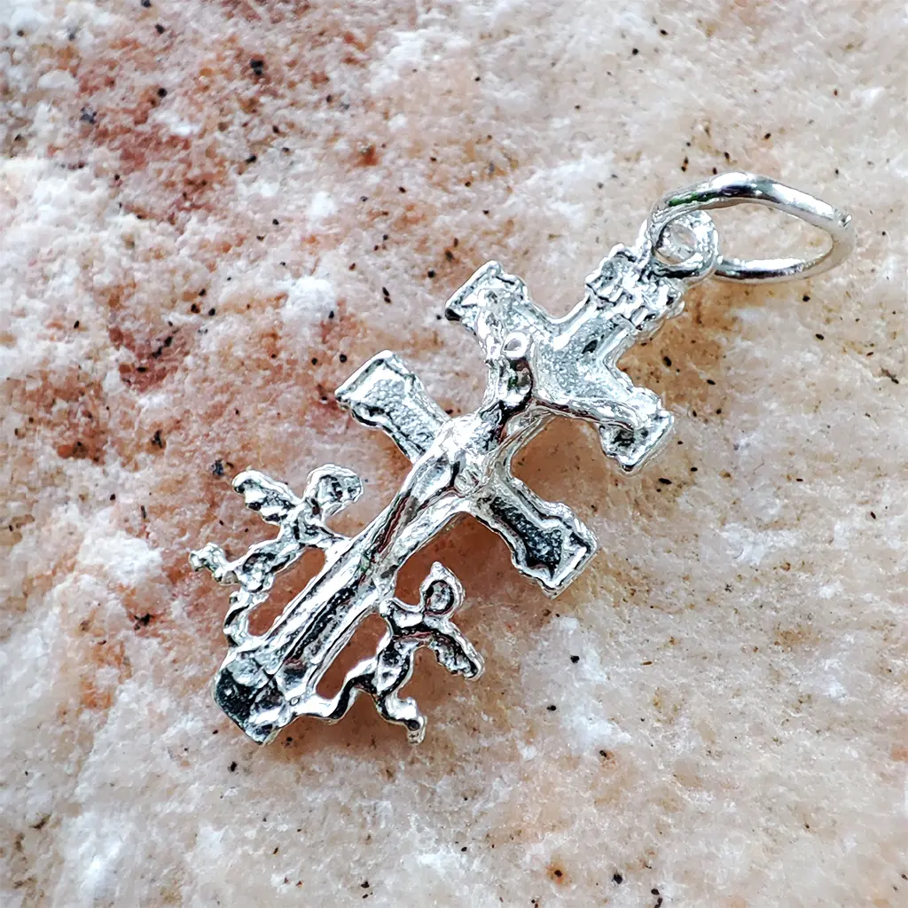 Colgante cruz de Caravaca con dos ángeles en plata