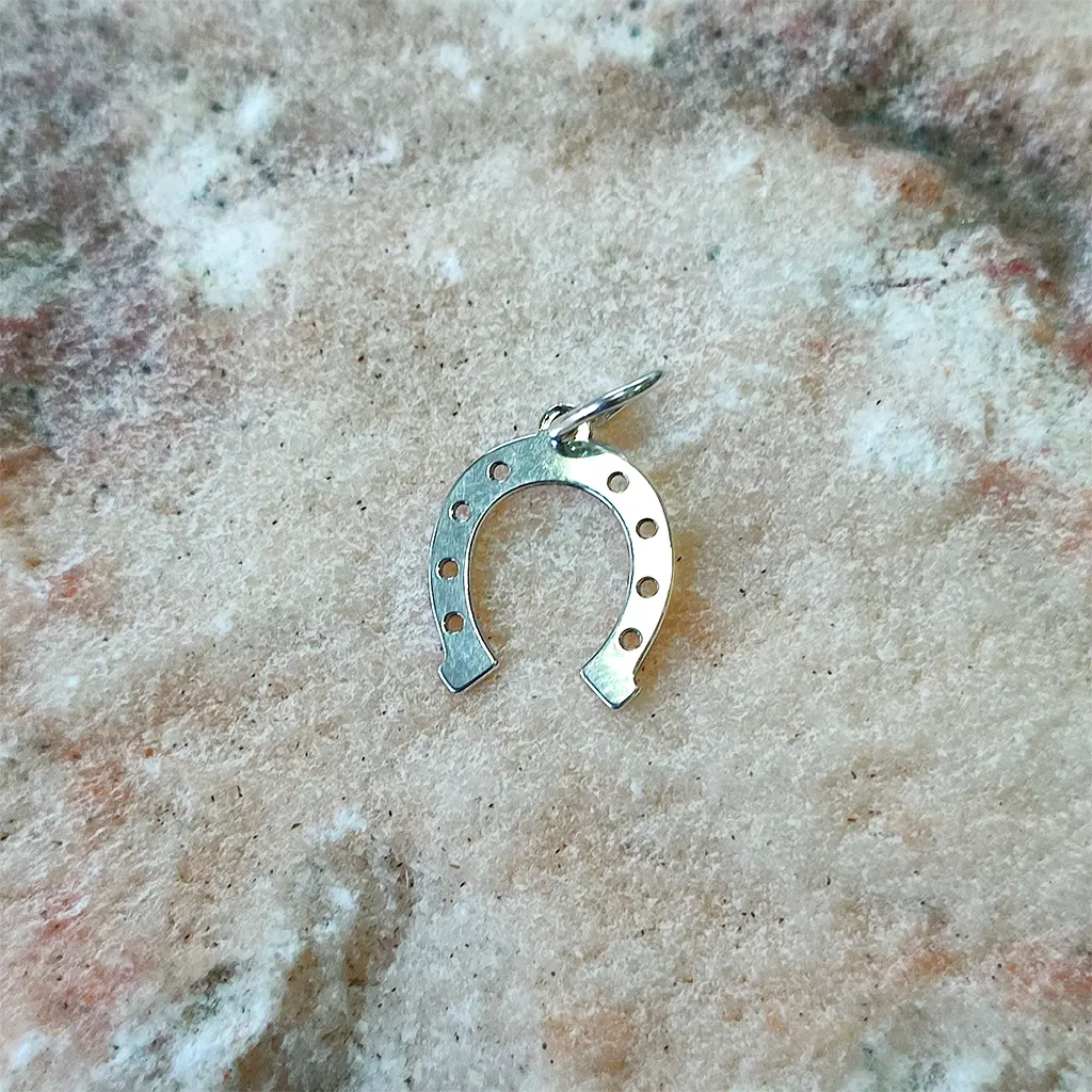 Colgante herradura de la suerte en plata amuleto de fortuna