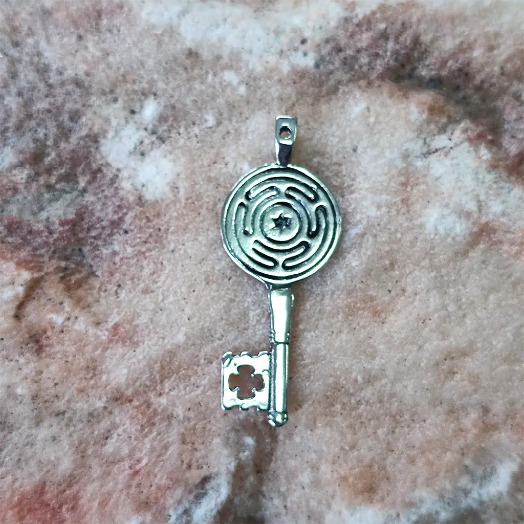 Colgante esotérico llave de Hécate en plata de ley