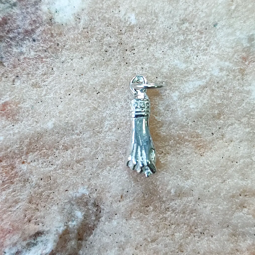 Colgante amuleto mano protectora contra el mal de ojo en plata