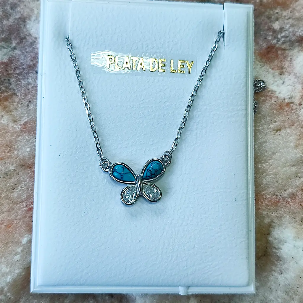 Colgante mariposa con piedras turquesa en plata de ley