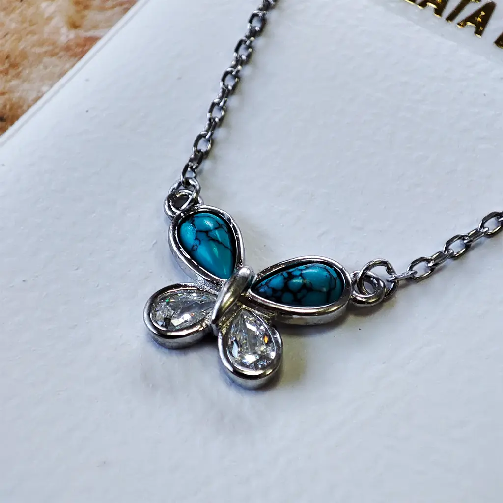 Colgante mariposa con piedras turquesa en plata de ley