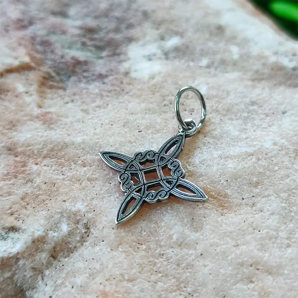 Colgante símbolo nudo de bruja en plata de ley