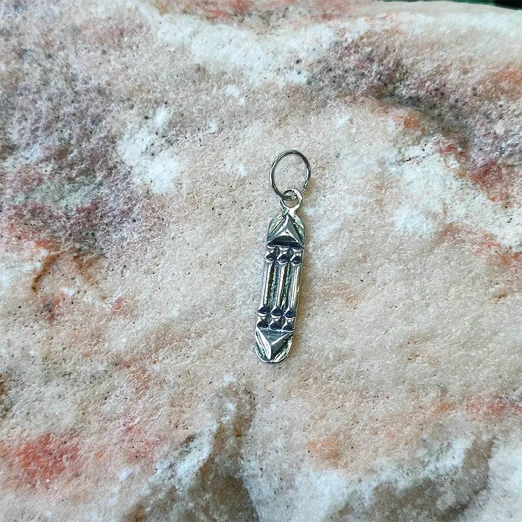 Colgante símbolo atlante en plata amuleto de protección energética