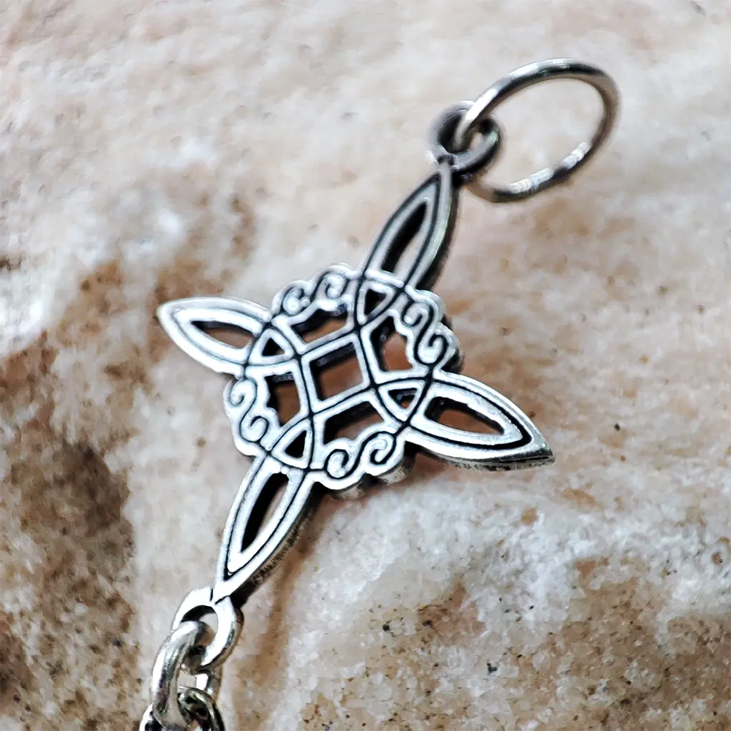 Colgante esotérico Tetragrammaton con nudo de bruja en plata