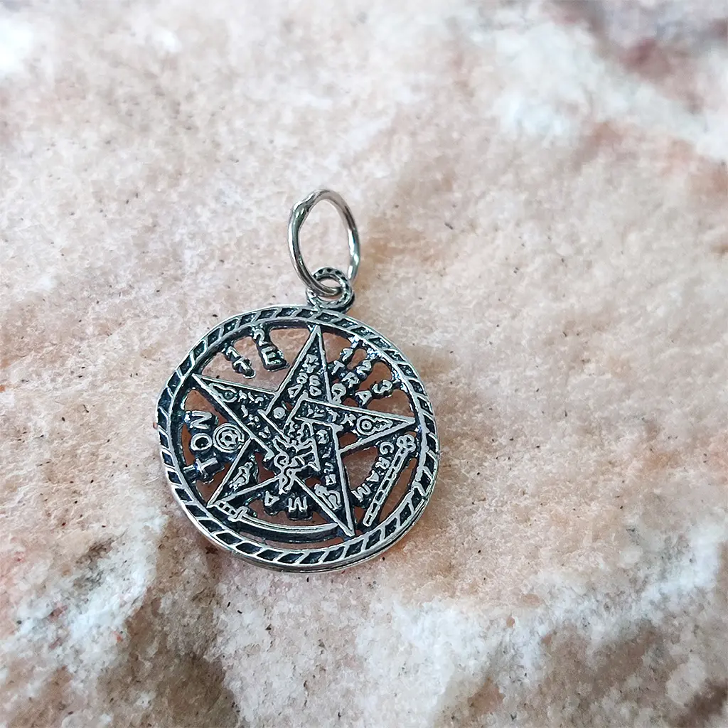 Colgante Tetragrammaton de plata símbolo esotérico protector