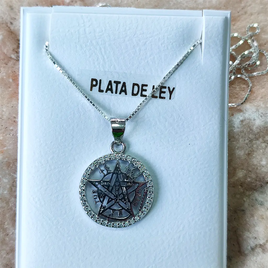 Colgante tetragrammaton protector en plata de ley con circonitas