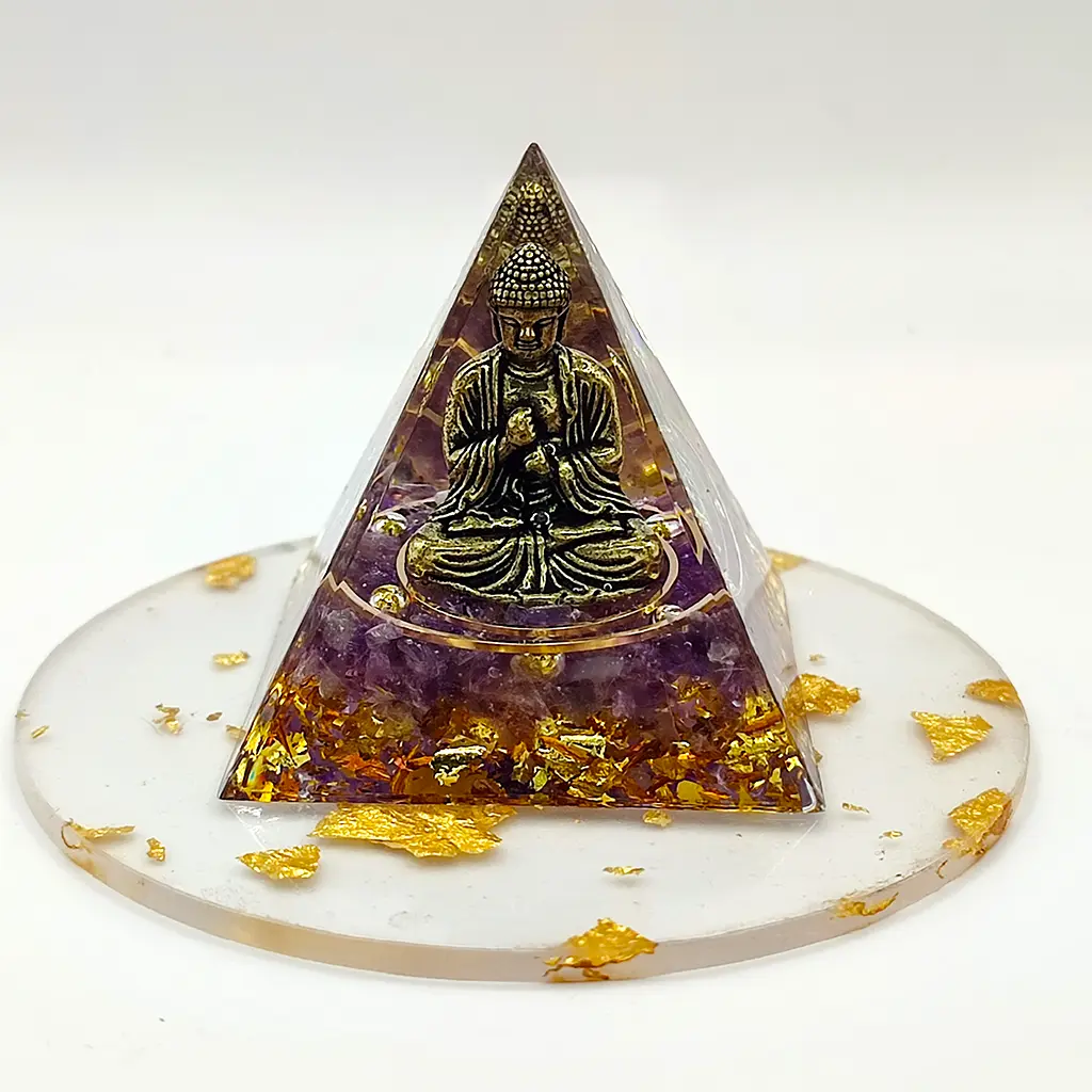 Pirámide de orgonita con figura de Buda y amatista para protección y meditación