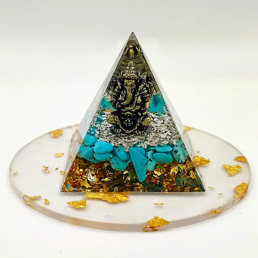 Pirámide de orgonita con Ganesha y turquesa para abrir caminos y protección