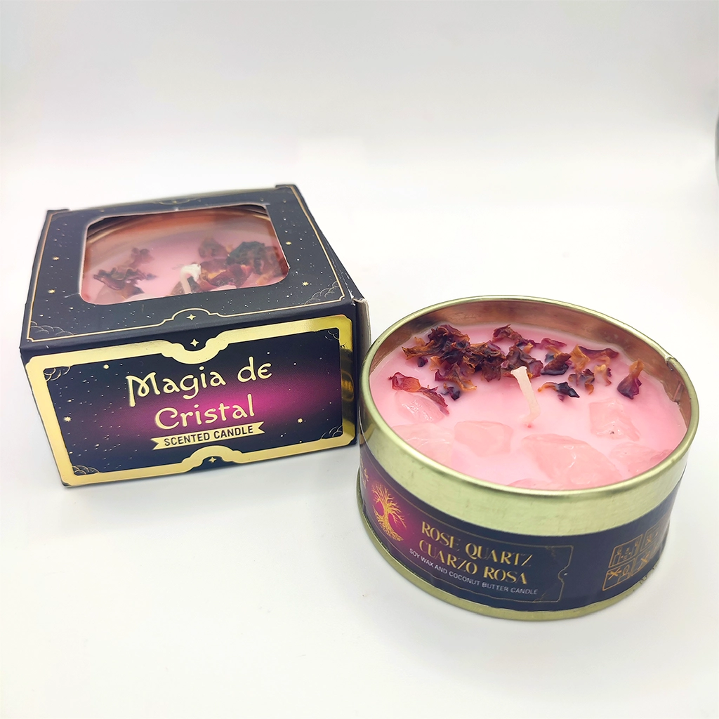 Vela Magia de Cristal Cuarzo Rosa con cristales naturales decorando la cera junto a su caja