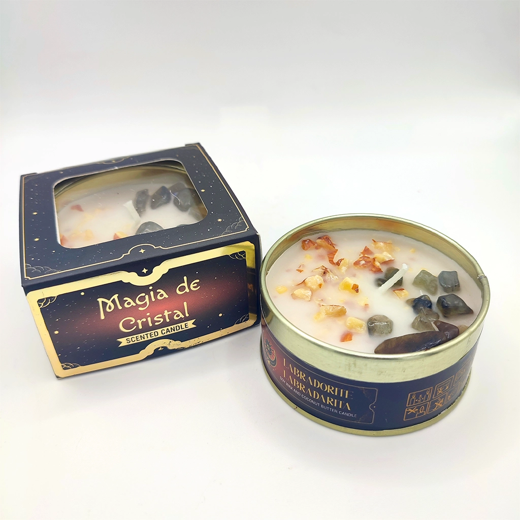 Vela Magia de Cristal Labradorita con minerales naturales decorando la cera junto a su caja