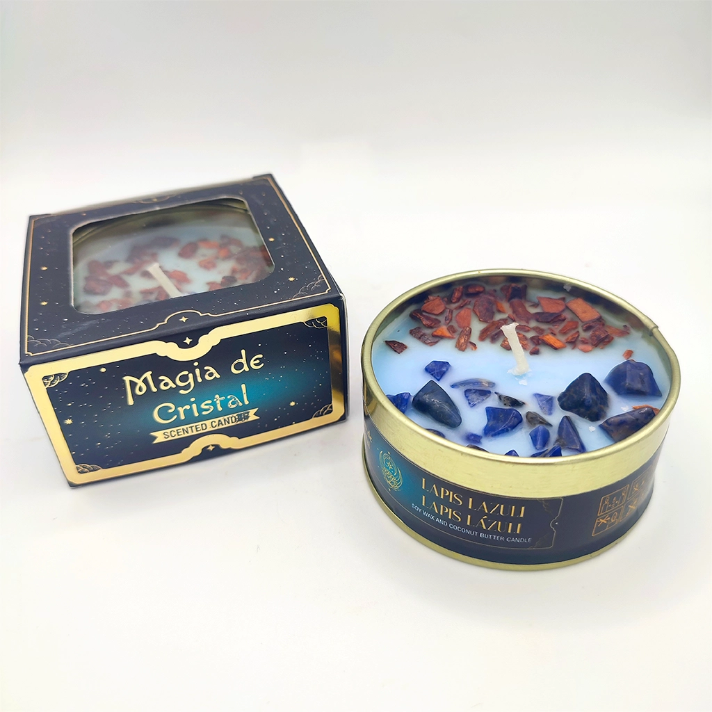 Vela Magia de Cristal Lapislázuli con minerales naturales decorando la cera
