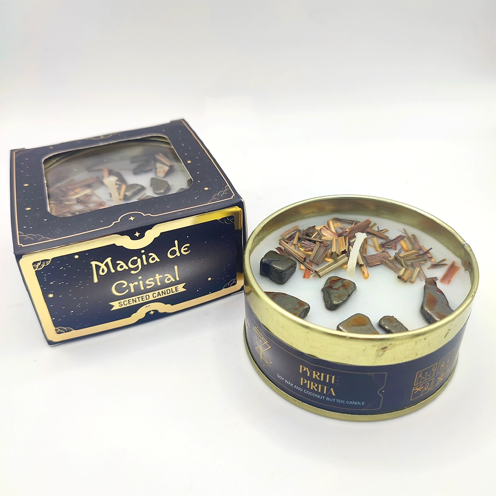 Vela Magia de Cristal Pirita con minerales naturales decorando la cera junto a su caja