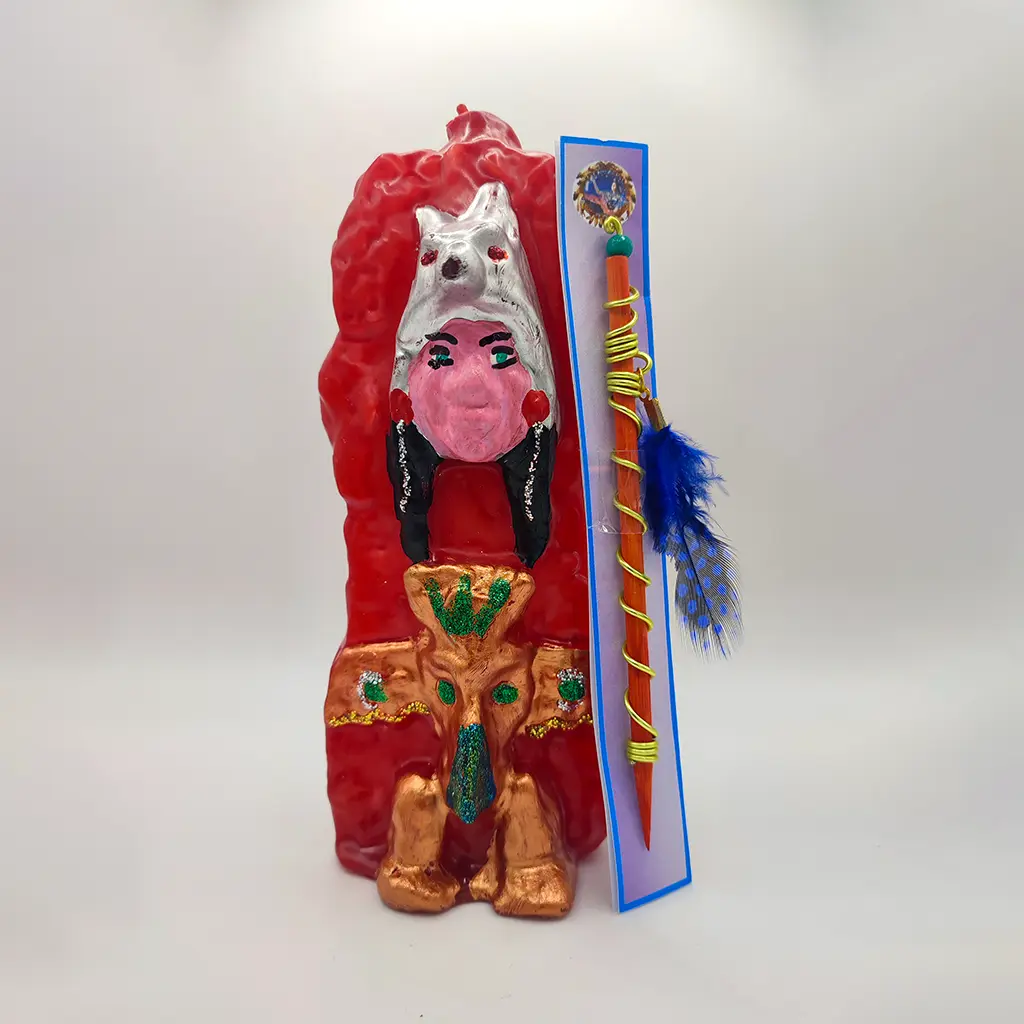 Velón ritual de magia chamánica con figura espiritual y bastón ceremonial