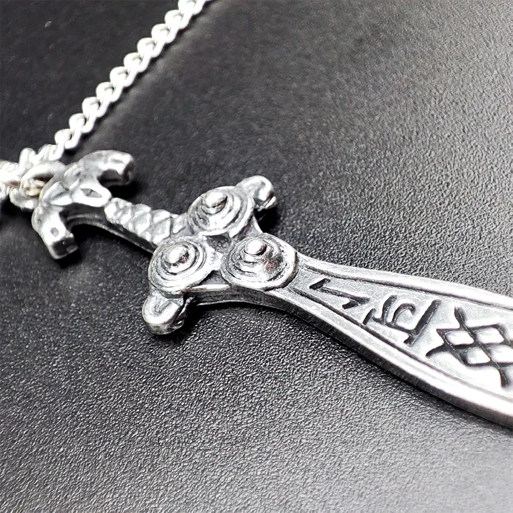 colgante espada odin runas proteccion amuleto nordico