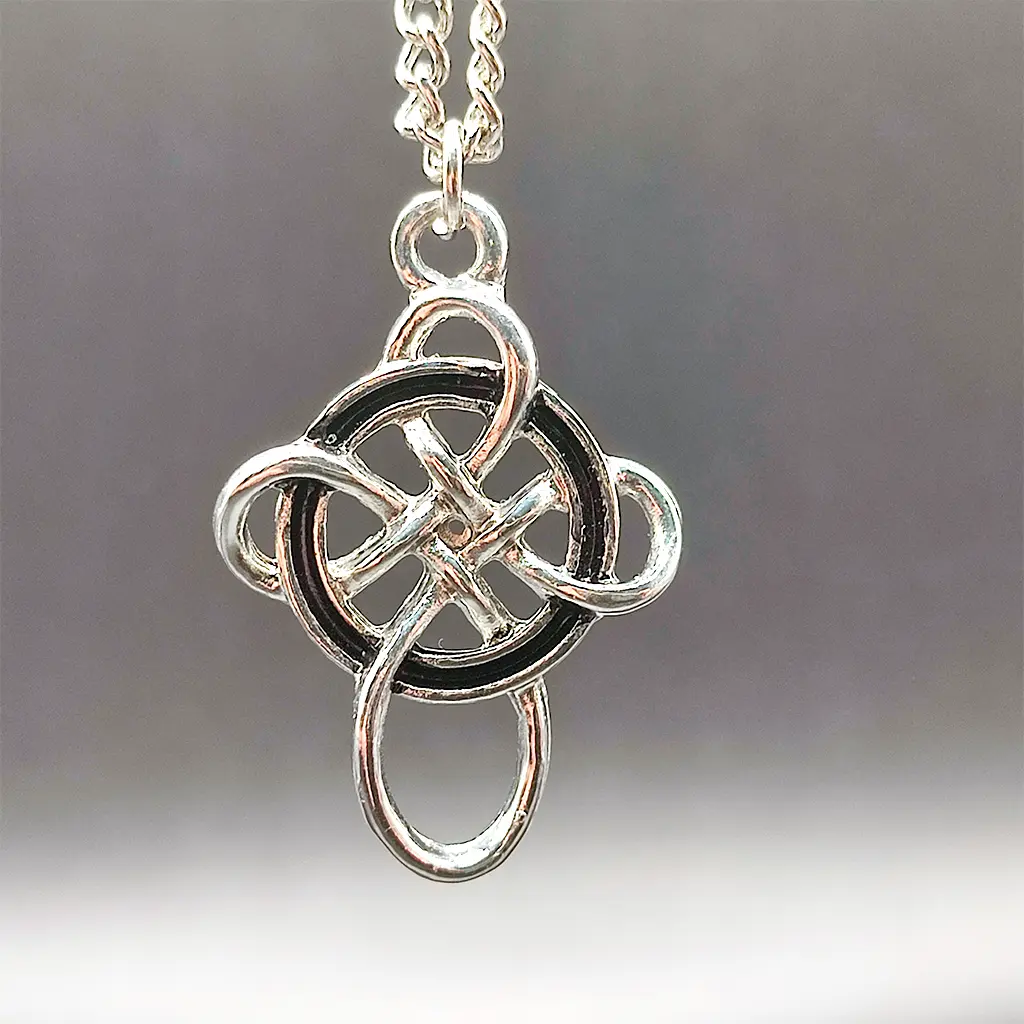 colgante nudo celta cruz proteccion union equilibrio