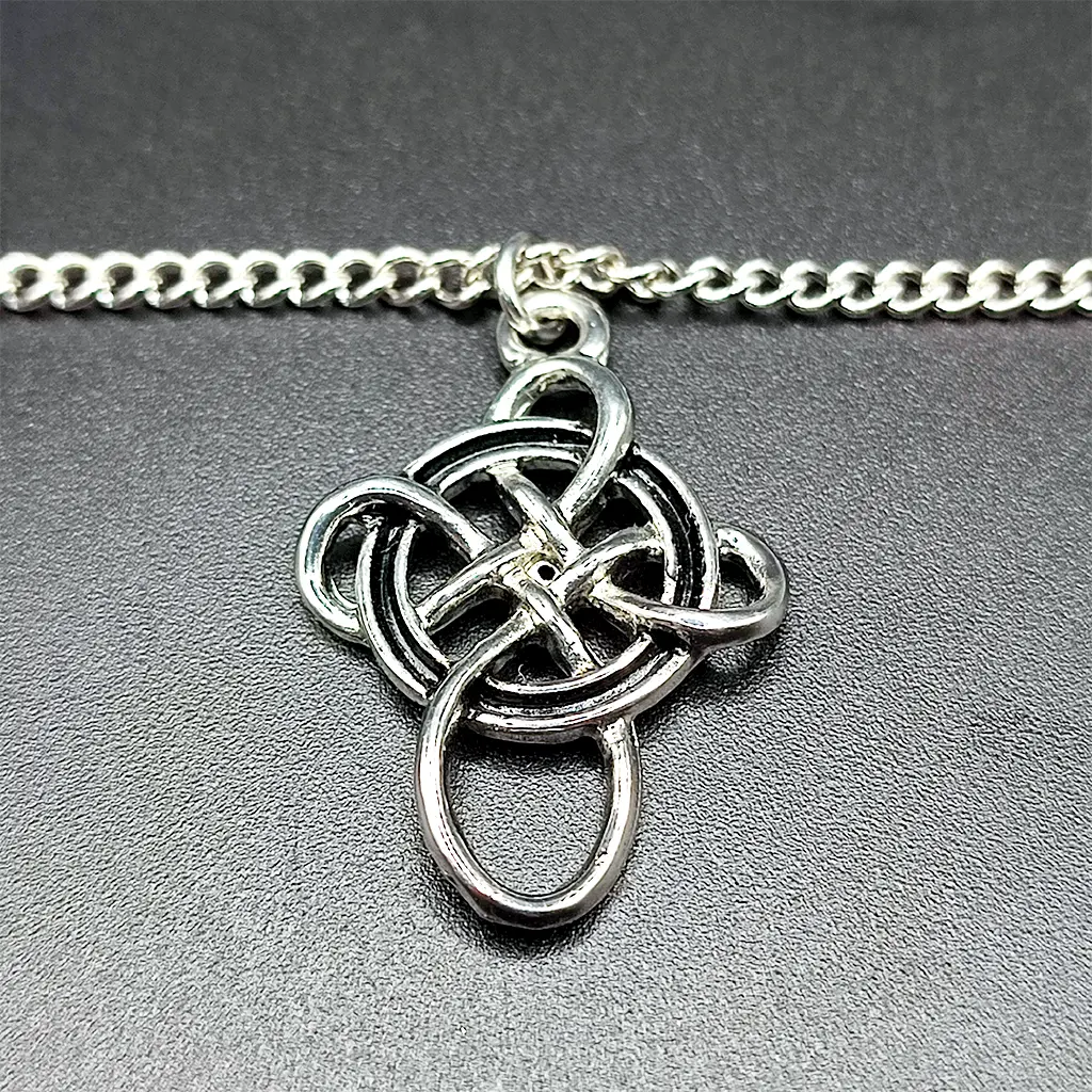 colgante nudo celta cruz proteccion union equilibrio