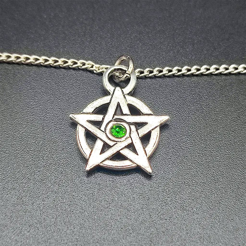 colgante pentagrama con gema verde amuleto proteccion espiritual