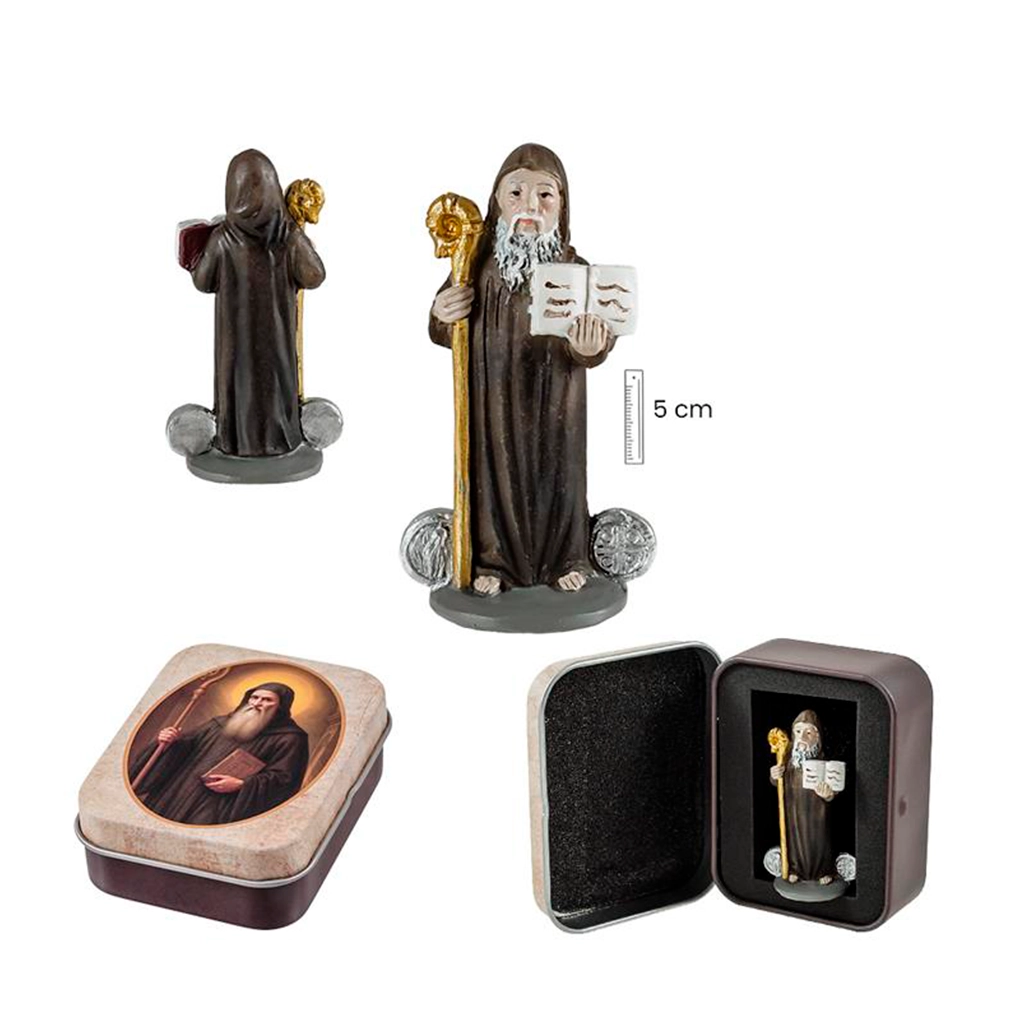 Figura miniatura de San Benito de 5 cm presentada en lata decorativa