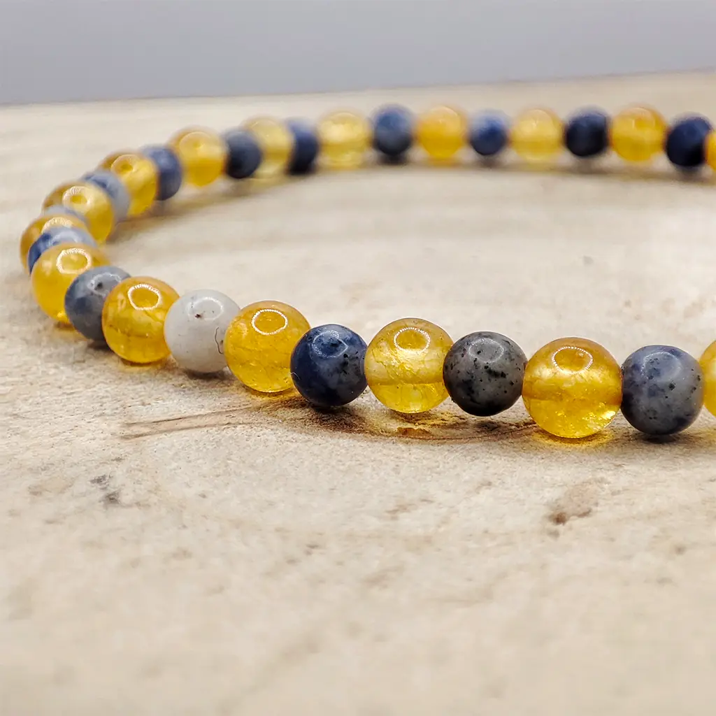 Pulsera Crecimiento Personal de Sodalita y Citrino 4 mm Pulsera de Sodalita y Citrino de 4 mm para claridad mental, crecimiento personal y prosperidad.