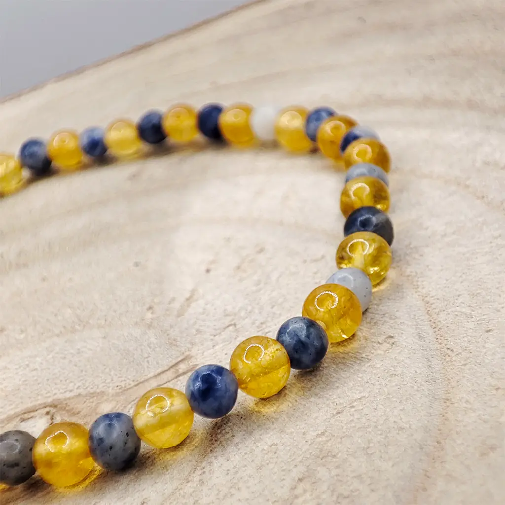Pulsera Crecimiento Personal de Sodalita y Citrino 4 mm Pulsera de Sodalita y Citrino de 4 mm para claridad mental, crecimiento personal y prosperidad.