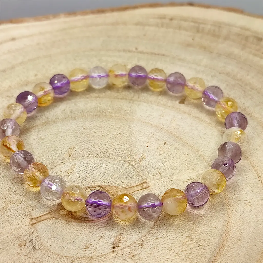 Pulsera facetada de Ametrino natural de 6 mm con tonos violetas y dorados para claridad mental y equilibrio energético.