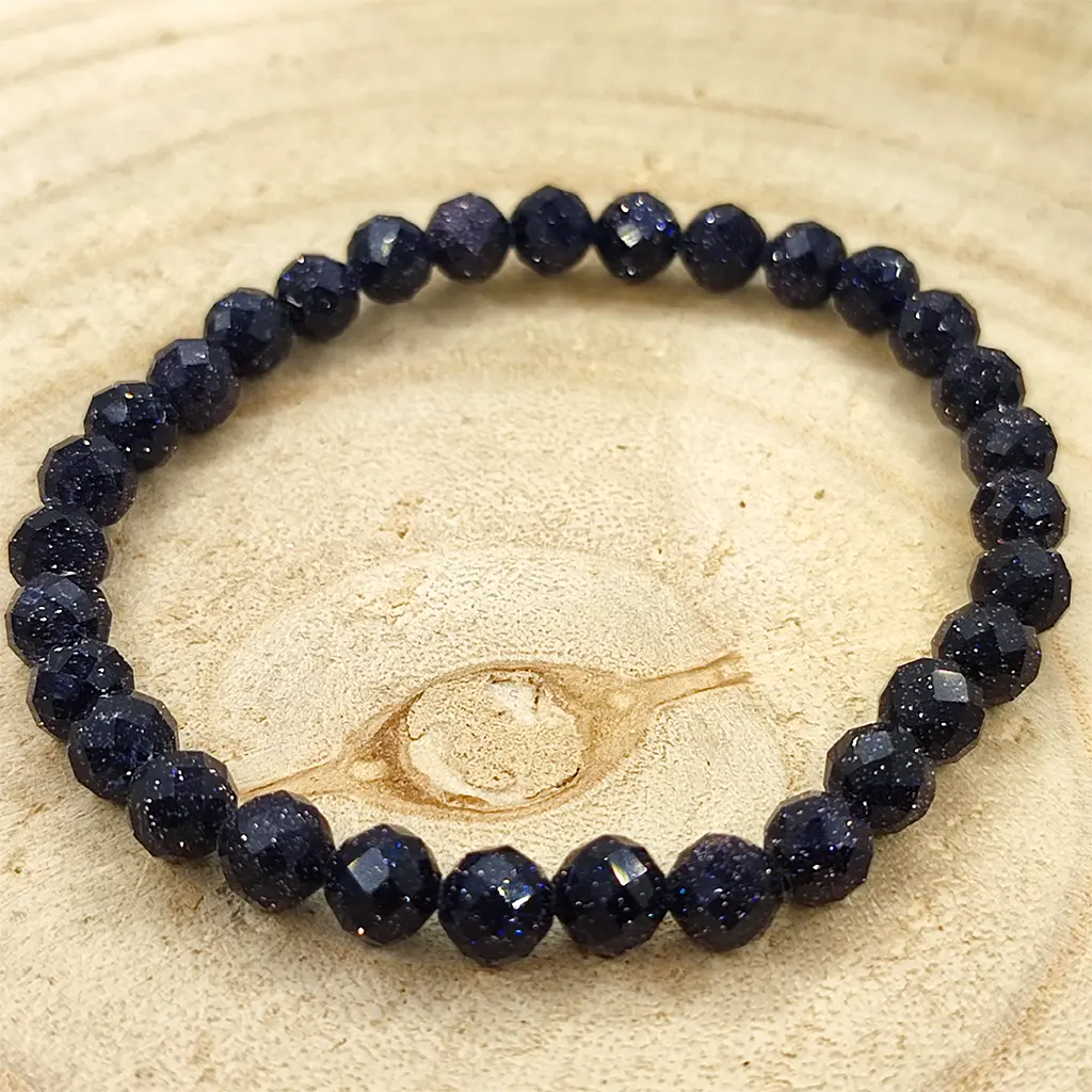 Pulsera facetada de Aventurina Azul de 6 mm con cuentas brillantes de color azul profundo.