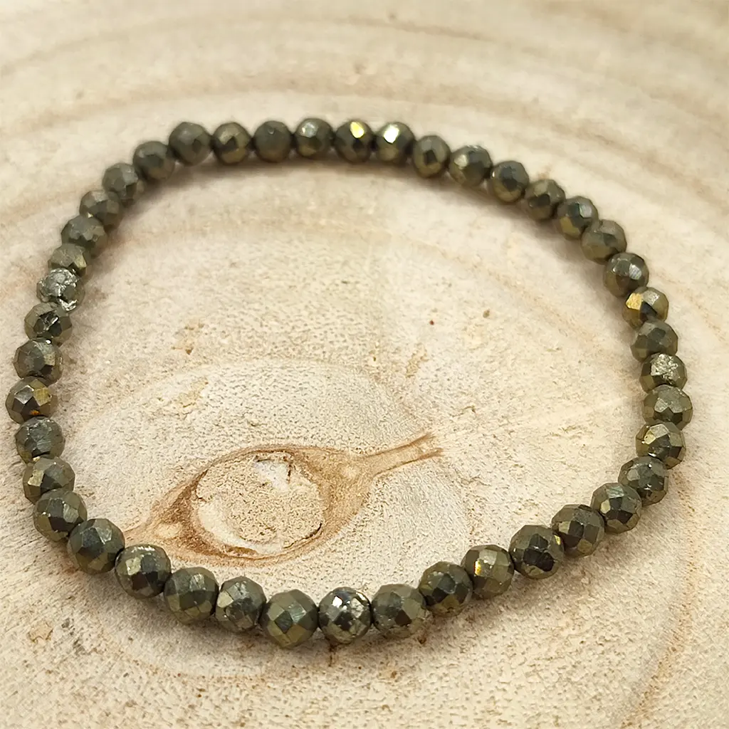 Pulsera facetada de Pirita natural de 4 mm con brillo metálico dorado.