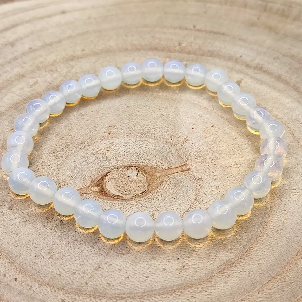 Pulsera de Opalina de 6 mm con reflejos blancos y azulados.