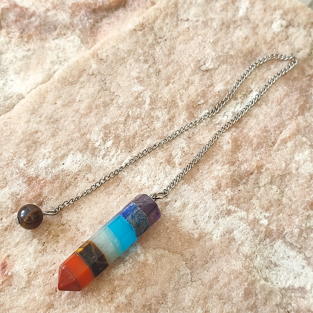 Péndulo de orgonita y piedras naturales de los siete chakras